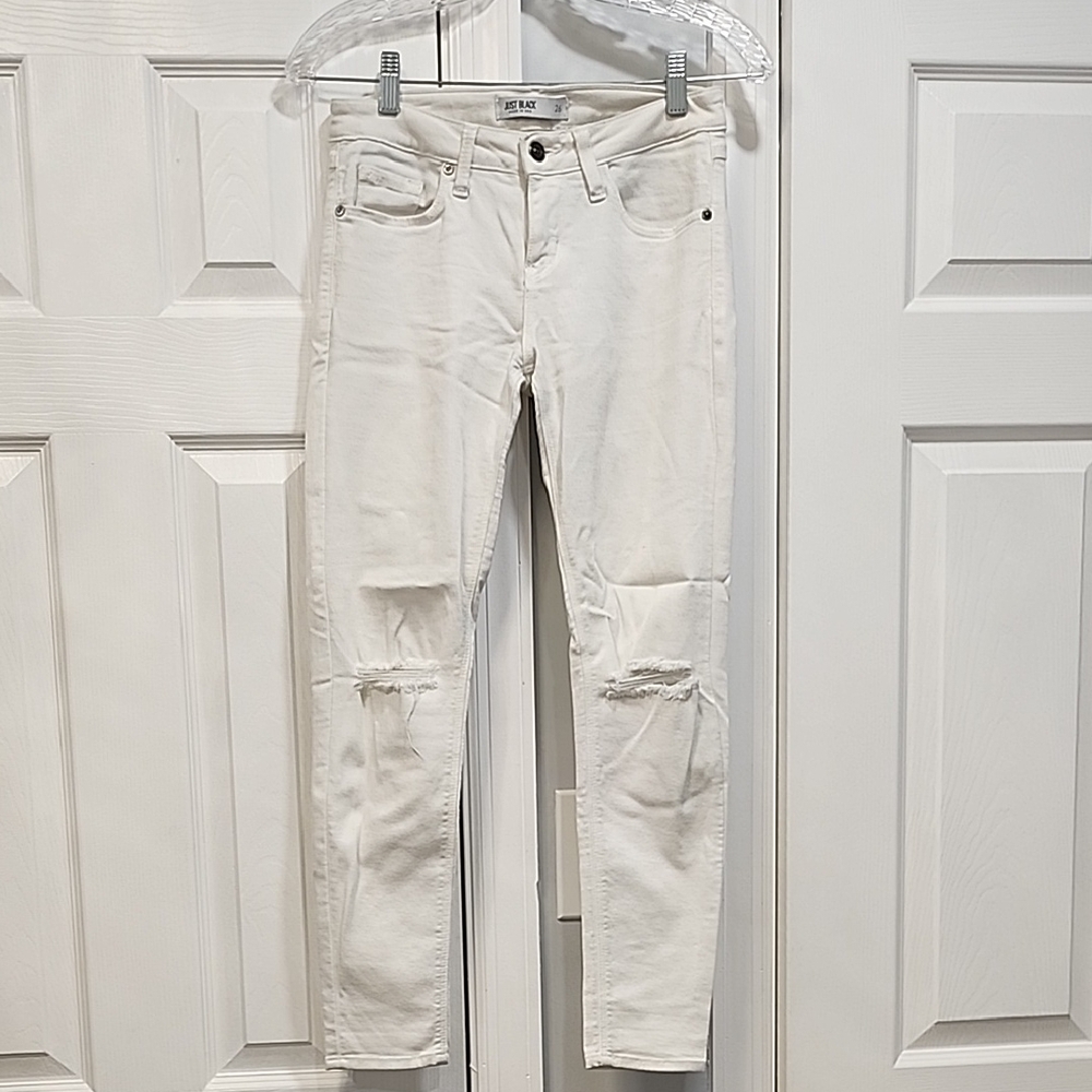Just Black Women's Cream Distressed Skinny Jeans